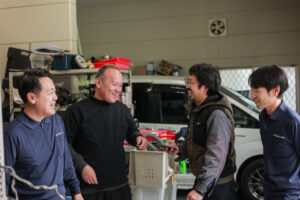 現地でスタッフが状況を確認している様子