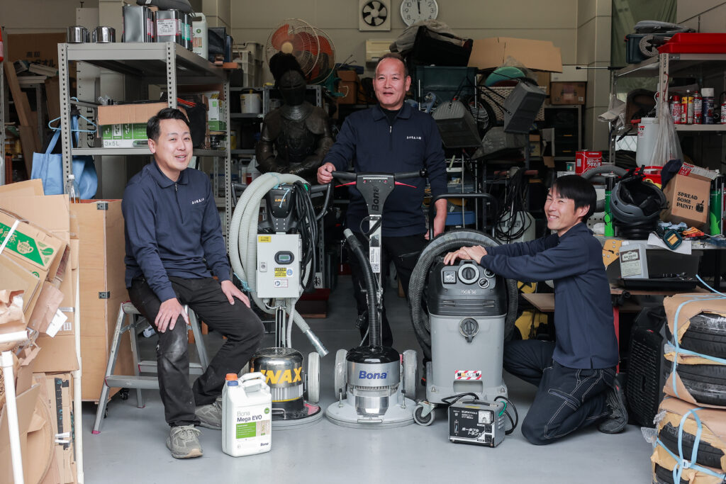 名古屋美工のハウスクリーニングチームと専門機材