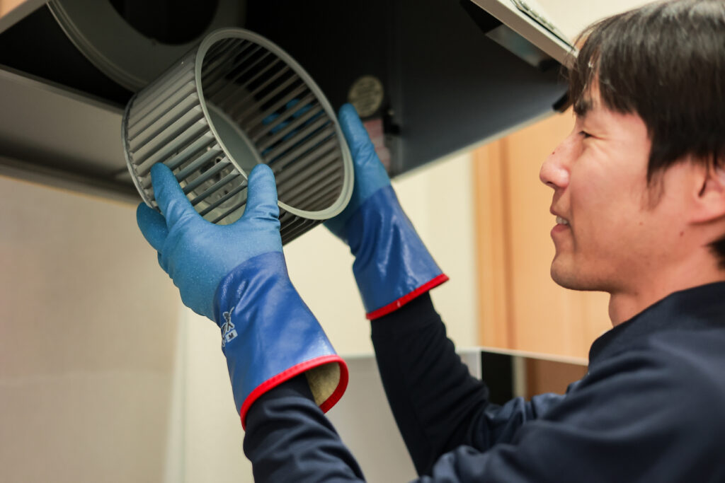 レンジフード分解洗浄作業