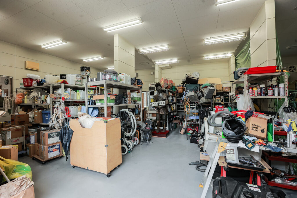 業務用清掃機材の倉庫