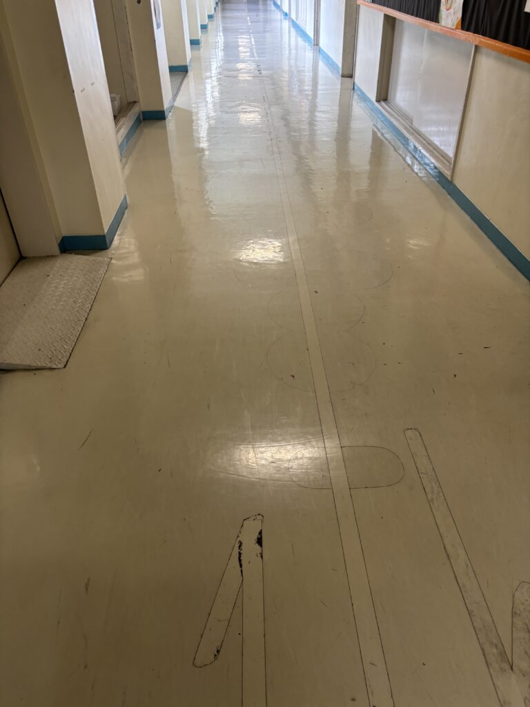 江西国際学園　ワックス剥離前